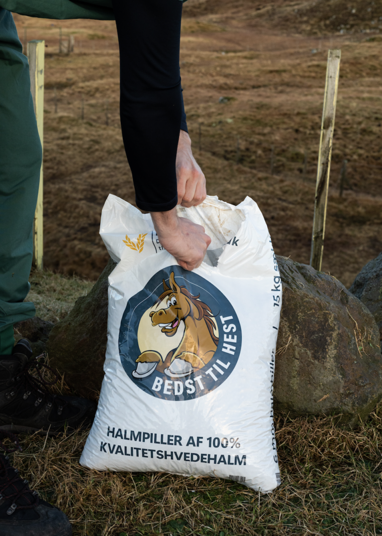 1 Plattur á 52 sekkir – 6 mm Hálmperlur 15 kg pr. sekk